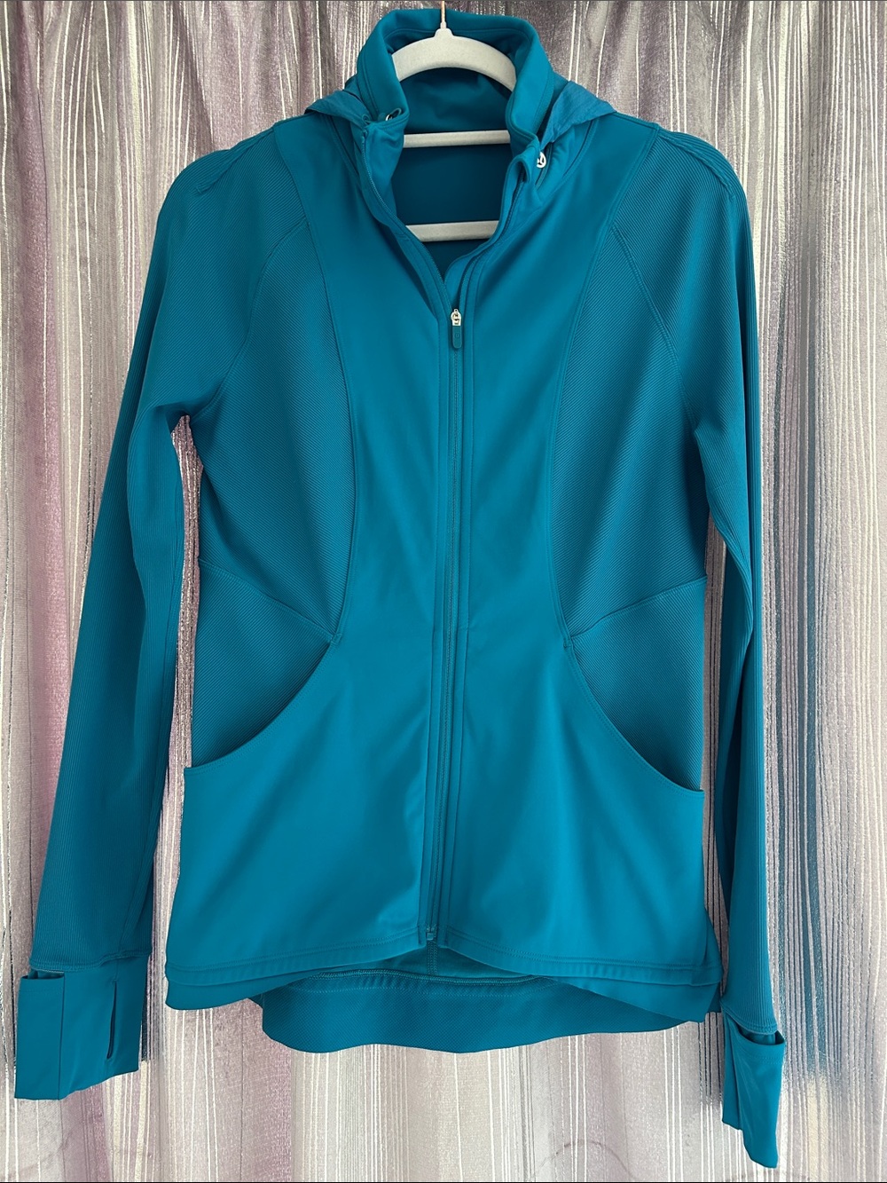 Lululemon Far and Free Jacket. Size 8